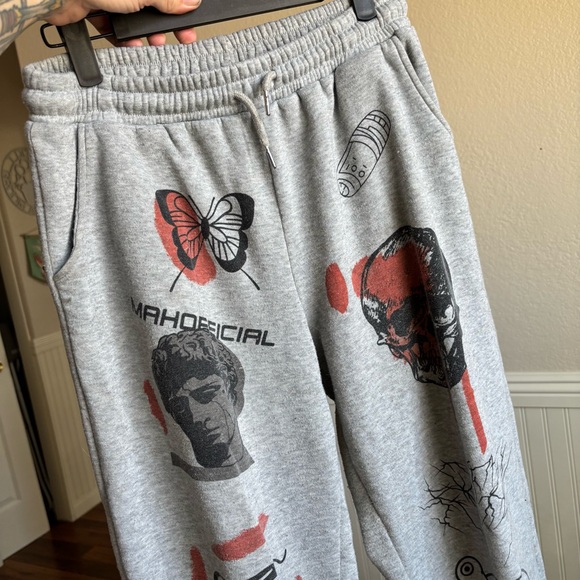 Medium no tag Graphic Gray Sweatpants with Red, Black & Yellow Print - Picture 6 of 8